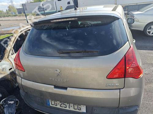 Right headlight PEUGEOT 3008 I MPV (0U_) 2.0 HDi Hybrid4 (0URHCA) | BP32027652C29 