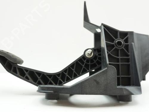 Used Clutch pedal Clutch pedal RENAULT TWINGO III (BCM_, BCA_) 1.0 SCe 70 (BCMB) (69 hp) 18193041 18193041