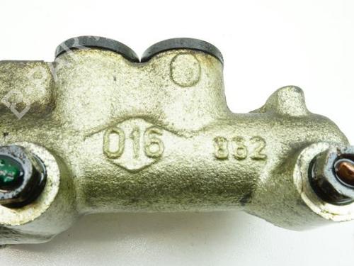Used Brake master cylinder Brake master cylinder RENAULT TWINGO I (C06_) 1.2 (C063, C064) (55 hp) 18185565 18185565