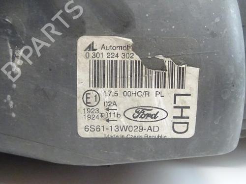 Højre forlygte FORD FIESTA V (JH_, JD_) 1.4 TDCi (68 hp) 18173563