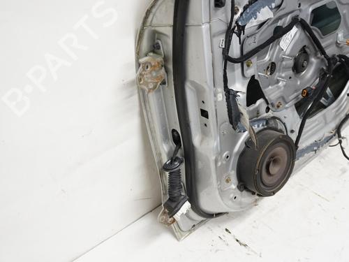 Used Right front door HYUNDAI SANTA FÉ I (SM) 2.0 CRDi 4x4 (125 hp) 18193319