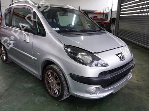 Left headlight PEUGEOT 1007 (KM_) 1.6 HDi | BP18185768C28 