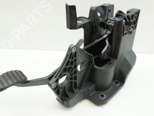 bremsepedal RENAULT TWINGO III (BCM_, BCA_) 1.0 SCe 70 (BCMB) (69 hp) 18193042