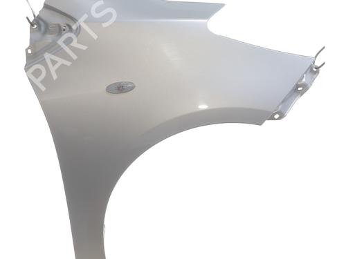 Guarda-lamas direito TOYOTA YARIS (_P9_) 1.33 VVT-i (NSP90_, NSP90R) (100 hp) 32383045