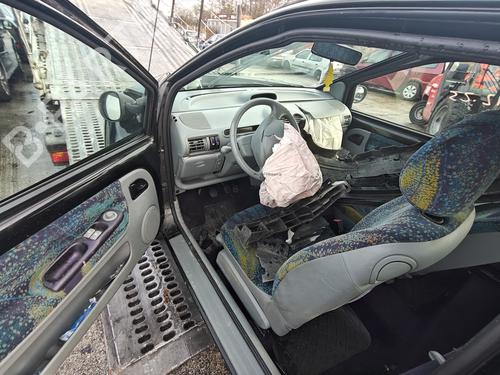 Brugte RENAULT TWINGO I (C06_) 1.2 16V (C060) (60 hp) 4392520