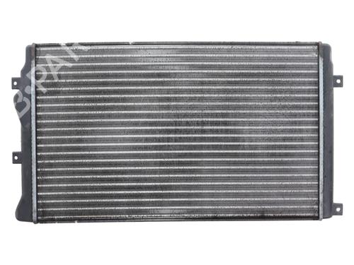 Used Water radiator Water radiator AUDI A3 Sportback (8PA) 1.4 TFSI (125 hp) 31813771 31813771