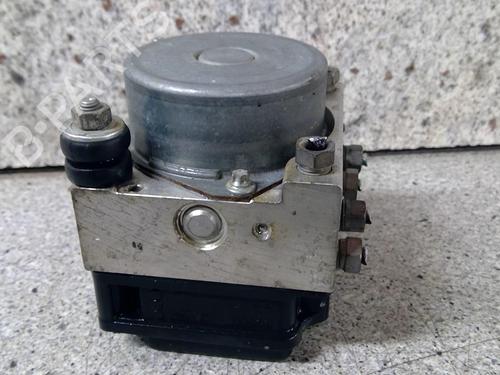 Used ABS pump RENAULT CLIO III (BR0/1, CR0/1) 1.5 dCi (BR17, CR17) (86 hp) 18179215