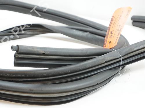 Used Rubber door seal Rubber door seal RENAULT CLIO II (BB_, CB_) 1.5 dCi (B/C2J) (68 hp) 18196279 18196279