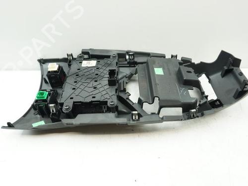 Switch CITROËN DS5 2.0 HDi 165 Hybrid4 4x4 | BP18175470I30 