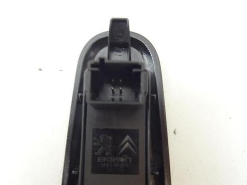 Used Right rear window switch Right rear window switch PEUGEOT 5008 (0U_, 0E_) 1.6 HDi (114 hp) 18181911 18181911