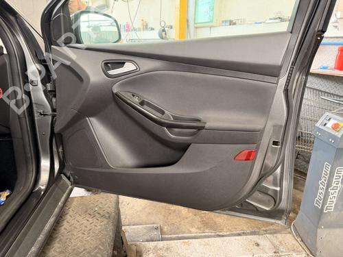 Høyre frontpanel Høyre frontpanel FORD FOCUS III [2010-2020] 37401611 37401611