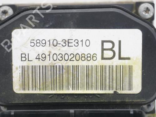 ABS Bremseaggregat KIA SORENTO I (JC) 2.5 CRDi 4WD (140 hp) 18194641