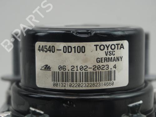Used ABS pump TOYOTA YARIS (_P13_) 1.0 (KSP130_, KSP130) (69 hp) 18177404