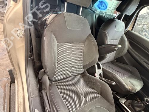 sde-hjre-fortil-citroen-ds3-sa_-2009-2010-2011-2012-2013-2014-2015-2016-39396859 main image