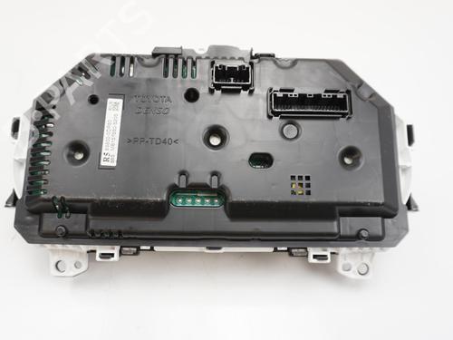 Used Instrument cluster TOYOTA YARIS (_P13_) 1.0 (KSP130_, KSP130) (69 hp) 18195593