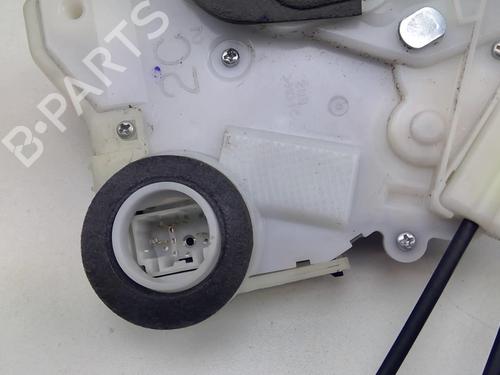 Used Front right lock TOYOTA YARIS (_P9_) 1.4 D-4D (NLP90_, NLP90R) (90 hp) 18174741
