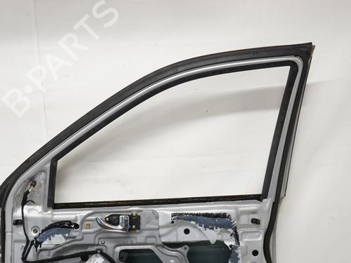 Right front door HYUNDAI SANTA FÉ I (SM) 2.0 CRDi 4x4 | BP18193319C3