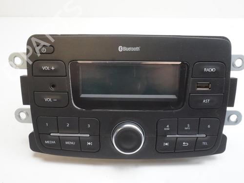 Used Radio Radio DACIA LOGAN MCV II TCe 90 (K8M1, K8MA, K8AC) (90 hp) 18195822 18195822