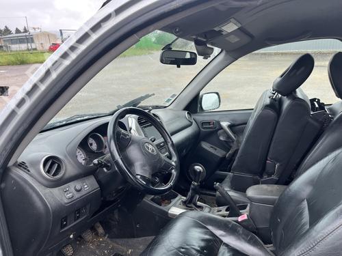 Dashboard TOYOTA RAV 4 II (_A2_) 2.0 D 4WD (CLA20_, CLA21_, CLA20R, CLA21R) (116 hp) 29838403
