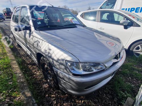 Left headlight PEUGEOT 306 Hatchback (7A, 7C, N3, N5) 2.0 HDI 90 | BP27485040C28 
