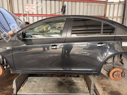 Used Left front door Left front door 38763618 38763618