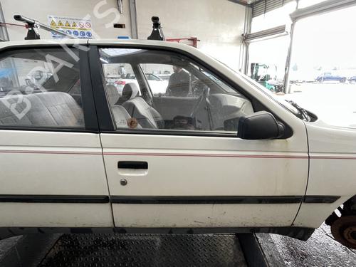 Used Right front door PEUGEOT 405 I (15B) 1.6 (94 hp) 31016606