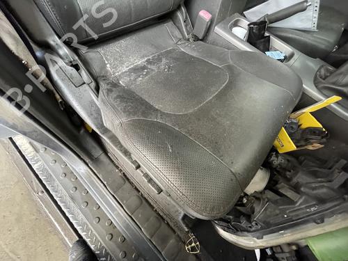 Right front seat NISSAN PATHFINDER III (R51) 2.5 dCi 4WD | BP31645965C16 - Image 2