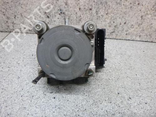 Used ABS pump RENAULT CLIO III (BR0/1, CR0/1) 1.5 dCi (BR17, CR17) (86 hp) 18175758