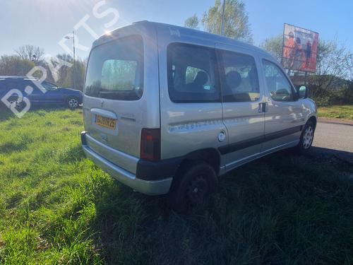 Grille PEUGEOT PARTNER MPV (5_, G_) 1.4 | BP29838325C40