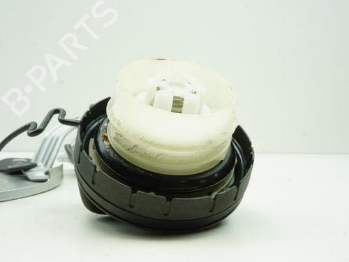 Used Fuel flap TOYOTA YARIS (_P9_) 1.4 D-4D (NLP90_, NLP90R) (90 hp) 18197184