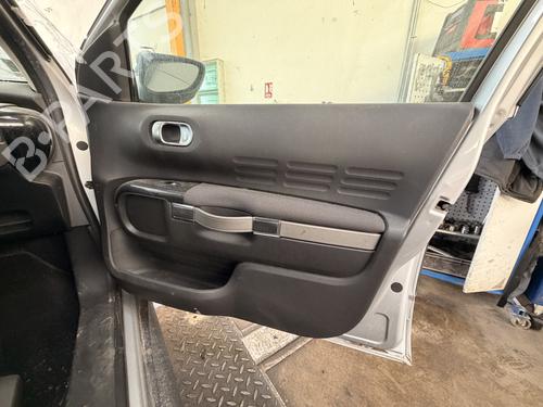 front-right-panel-citroen-c4-cactus-2014-39554609 main image