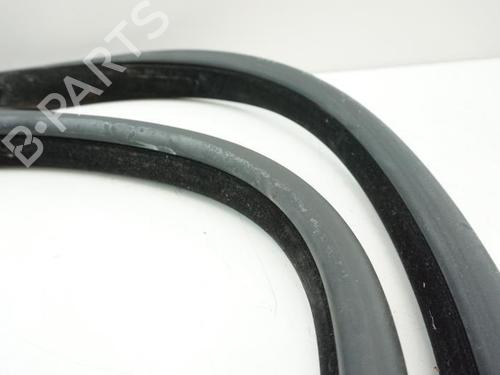 Used Rubber door seal JAGUAR XF I (X250) 3.0 D (241 hp) 18175524