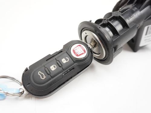 Used Ignition barrel FIAT 500 (312_) 1.2 (312AXA1A) (69 hp) 18188105