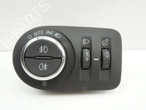 Used Headlight switch OPEL CORSA E (X15) 1.4 Turbo (08, 68) (101 hp) 18185631
