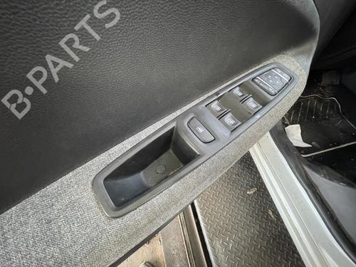 left-front-window-switch-renault-zoe-bfm_-2012-29937232 main image