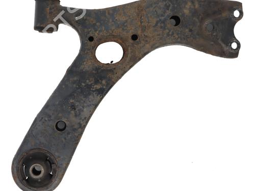 Used Right front suspension arm TOYOTA AURIS (_E15_) 1.4 D-4D (NDE150_, NDE150R) (90 hp) 26153882