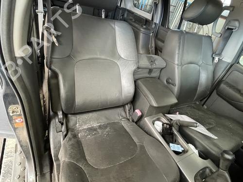 Stol høyre foran NISSAN PATHFINDER III (R51) 2.5 dCi 4WD (174 hp) 31645965