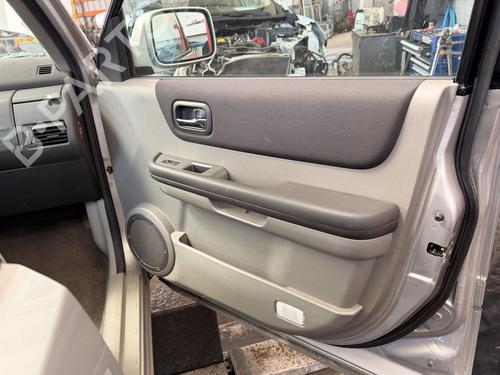 Forreste højre beklædning Forreste højre beklædning NISSAN X-TRAIL I (T30) 2.2 dCi 4x4 (136 hp) 37519977 37519977