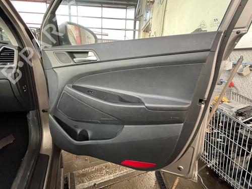 Garniture avant droite HYUNDAI TUCSON (TL, TLE) 1.7 CRDi (116 hp) 31978913