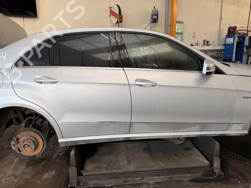 Used Right front door Right front door MERCEDES-BENZ E-CLASS (W212) E 200 CDI / BlueTEC (212.005, 212.006) (136 hp) 39980255 39980255