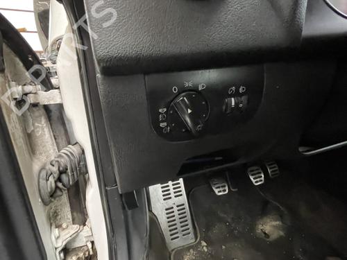 Used Headlight switch AUDI TT Roadster (8N9) 1.8 T (180 hp) 32413102