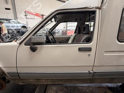 Used Left front door Left front door 39602011 39602011