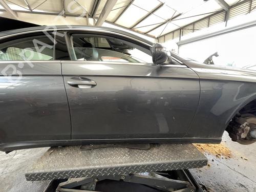 Used Right front door MERCEDES-BENZ CLS (C219) CLS 320 CDI (219.322) (224 hp) 26239588