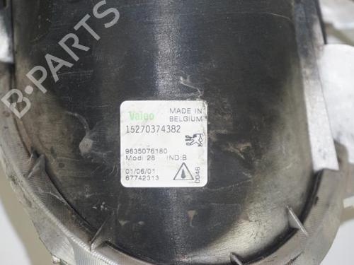 Faro Antiniebla delantero izquierdo PEUGEOT 206 Hatchback (2A/C) 1.4 i (75 hp) 18197533