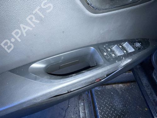 Mando elevalunas delantero izquierdo SEAT LEON (5F1) 2.0 TDI (184 hp) 31299724
