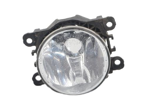left-front-fog-light-renault-megane-iv-grandtour-k9amn_-2016-33773473 main image