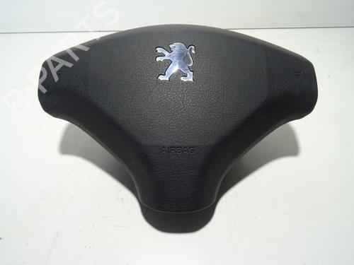 Used Driver airbag PEUGEOT 308 I (4A_, 4C_) 2.0 HDi (136 hp) 18173812
