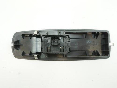Used Right front window switch Right front window switch RENAULT MEGANE III Hatchback (BZ0/1_, B3_) 1.2 TCe (BZ16, BZ28) (132 hp) 22072177 22072177