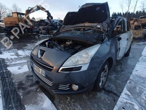 Left headlight PEUGEOT 5008 (0U_, 0E_) 2.0 HDi 150 / BlueHDi 150 | BP20180676C28 