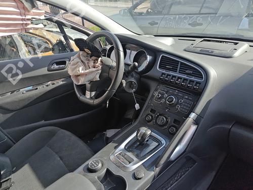 Right headlight PEUGEOT 3008 I MPV (0U_) 2.0 HDi Hybrid4 (0URHCA) | BP32027652C29 